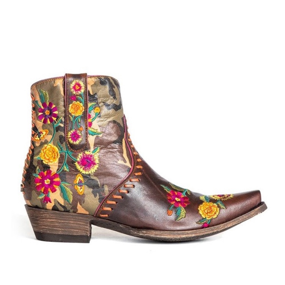 Double D with Old Gringo Boots